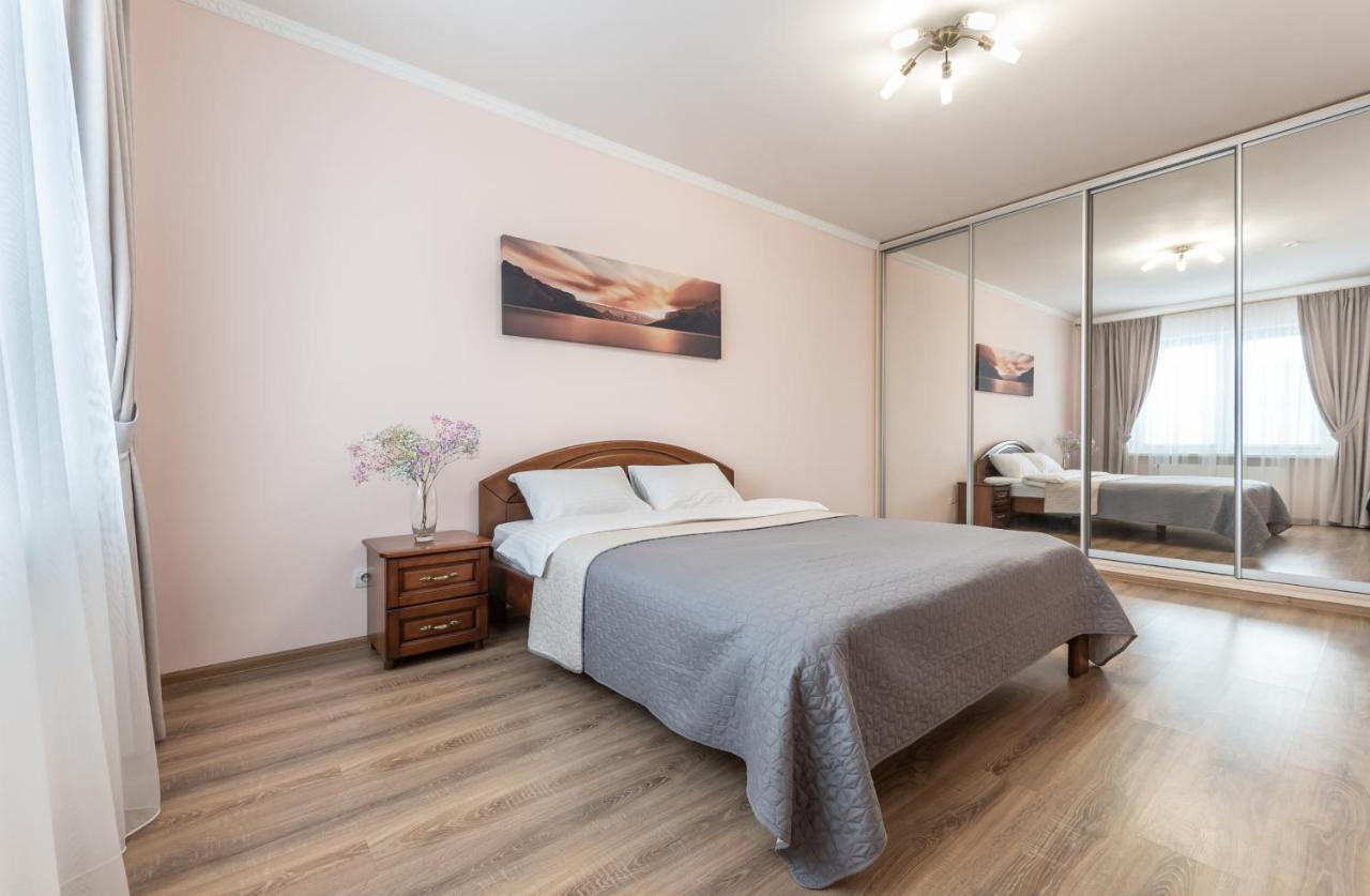 Appartamento Осокорки Русовой 3 Kiev Esterno foto
